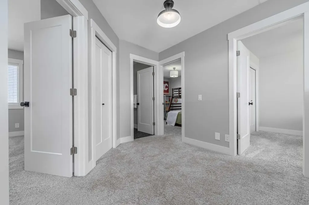 8 Sheep River Hill Okotoks AB T1S 1X2