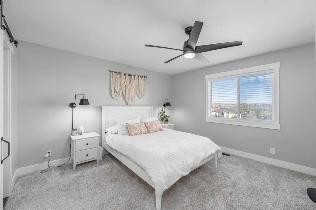 8 Sheep River Hill Okotoks AB T1S 1X2