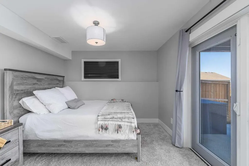 8 Sheep River Hill Okotoks AB T1S 1X2