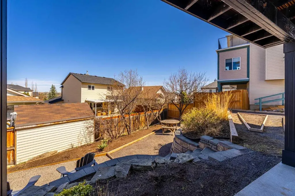 8 Sheep River Hill Okotoks AB T1S 1X2