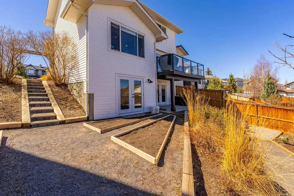 8 Sheep River Hill Okotoks AB T1S 1X2
