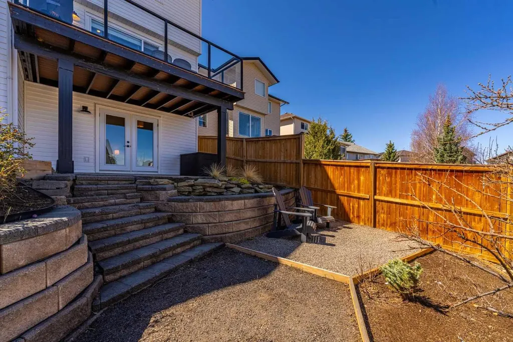 8 Sheep River Hill Okotoks AB T1S 1X2