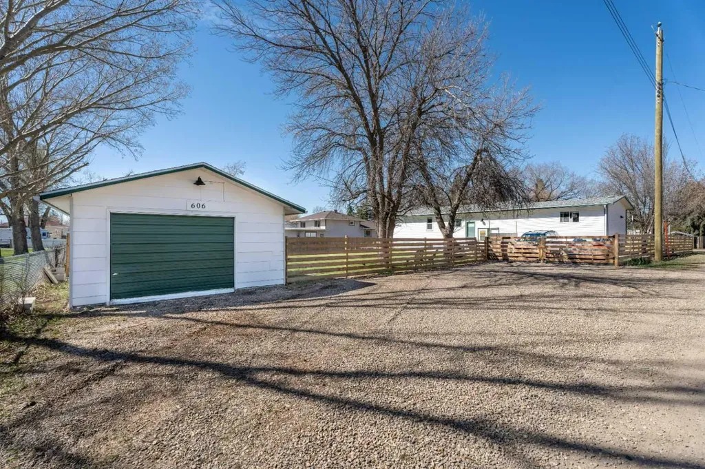 606 4 Street Bassano AB T0J0B0