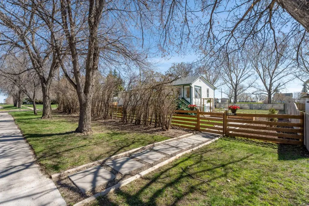 606 4 Street Bassano AB T0J0B0