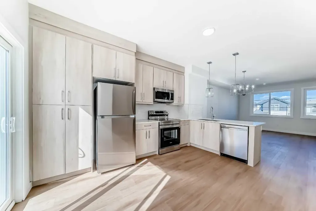 21 Cornergate Place NE Calgary AB T3N 2K5