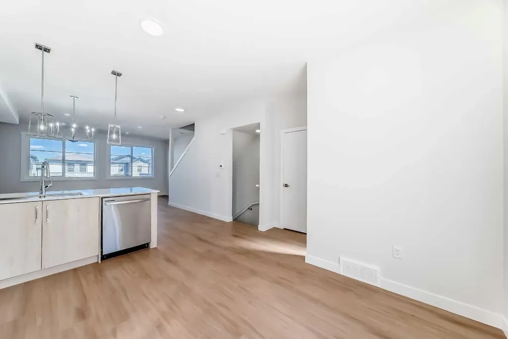 21 Cornergate Place NE Calgary AB T3N 2K5