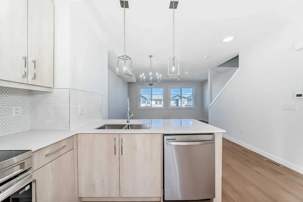 21 Cornergate Place NE Calgary AB T3N 2K5