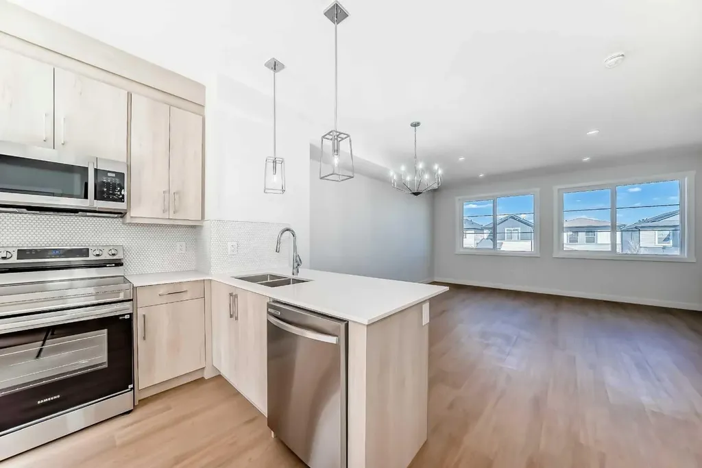 21 Cornergate Place NE Calgary AB T3N 2K5