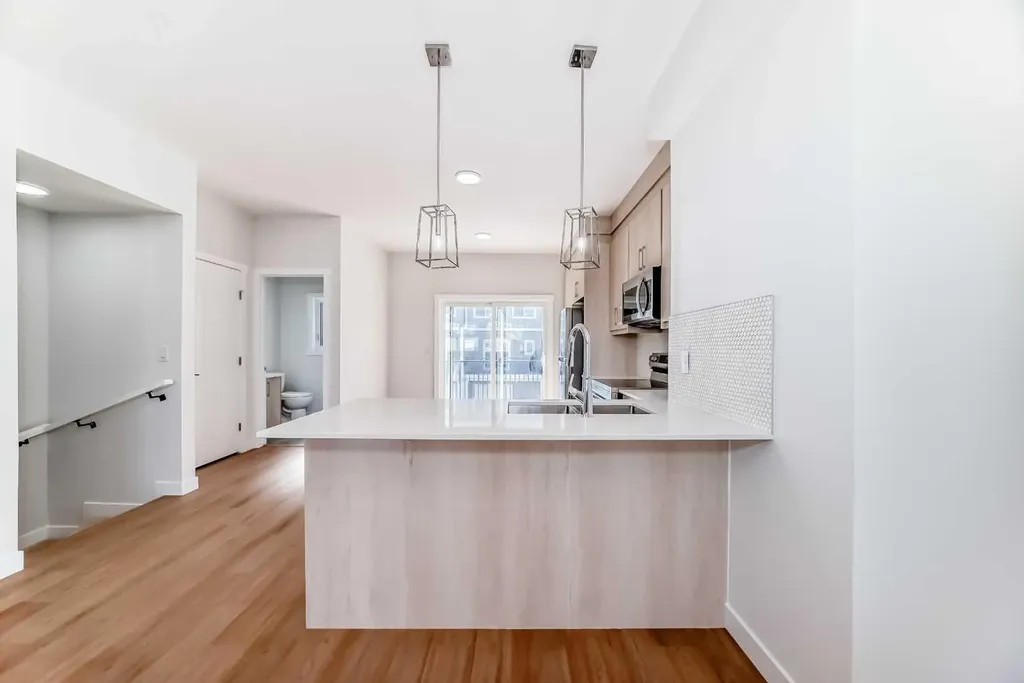 21 Cornergate Place NE Calgary AB T3N 2K5