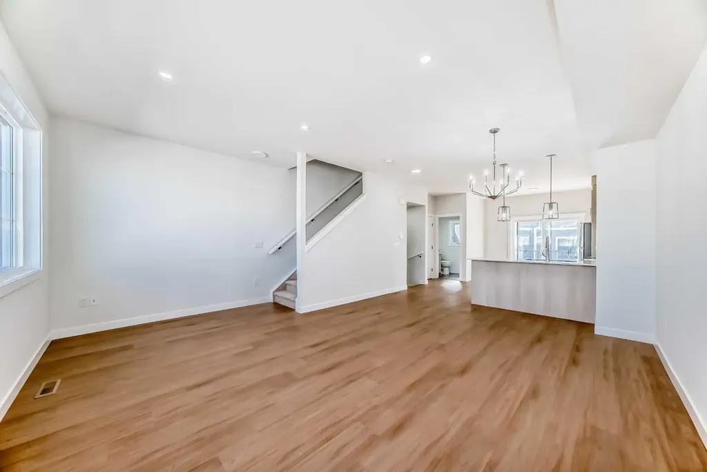 21 Cornergate Place NE Calgary AB T3N 2K5