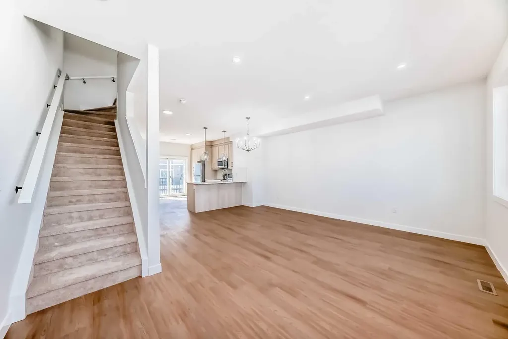 21 Cornergate Place NE Calgary AB T3N 2K5