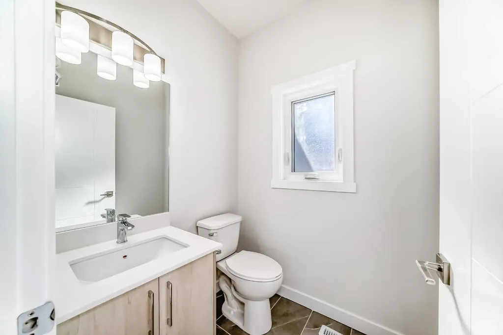 21 Cornergate Place NE Calgary AB T3N 2K5