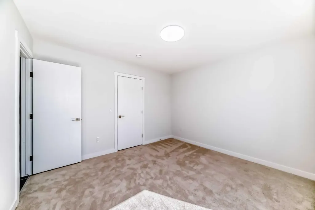 21 Cornergate Place NE Calgary AB T3N 2K5