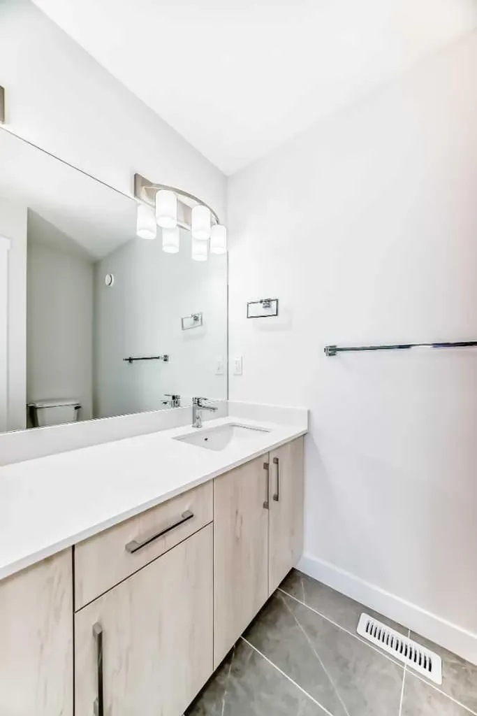 21 Cornergate Place NE Calgary AB T3N 2K5