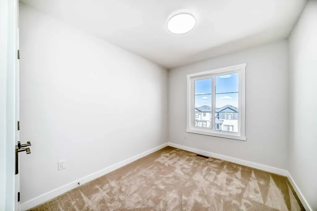 21 Cornergate Place NE Calgary AB T3N 2K5