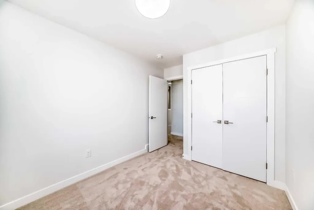 21 Cornergate Place NE Calgary AB T3N 2K5