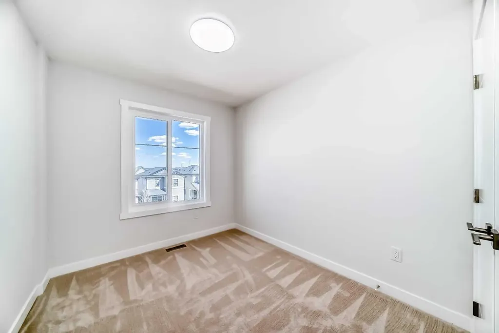 21 Cornergate Place NE Calgary AB T3N 2K5