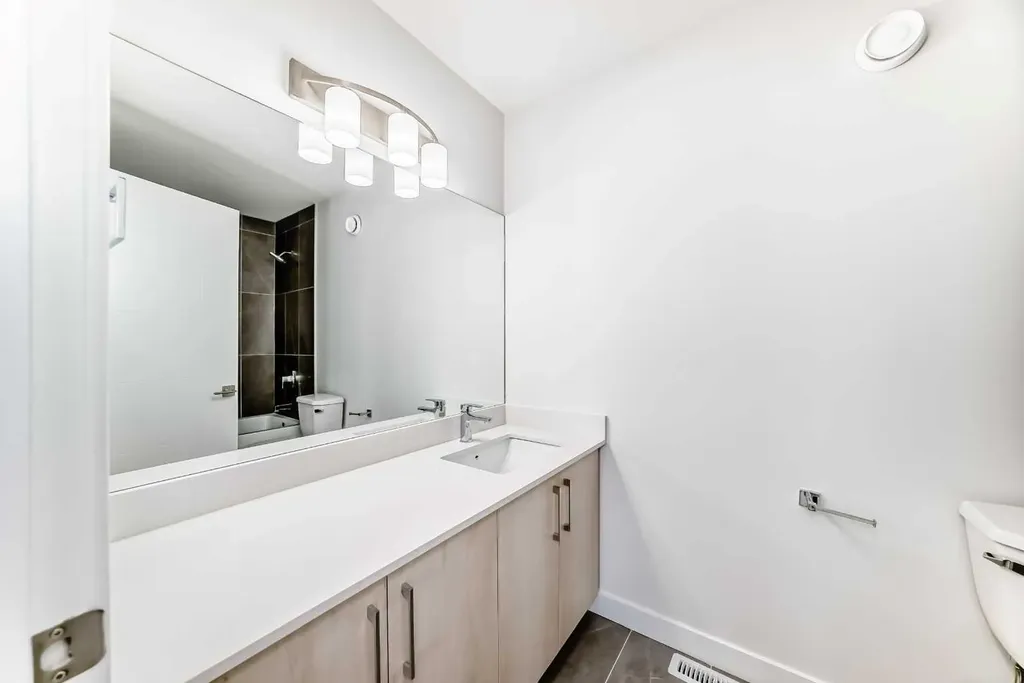 21 Cornergate Place NE Calgary AB T3N 2K5
