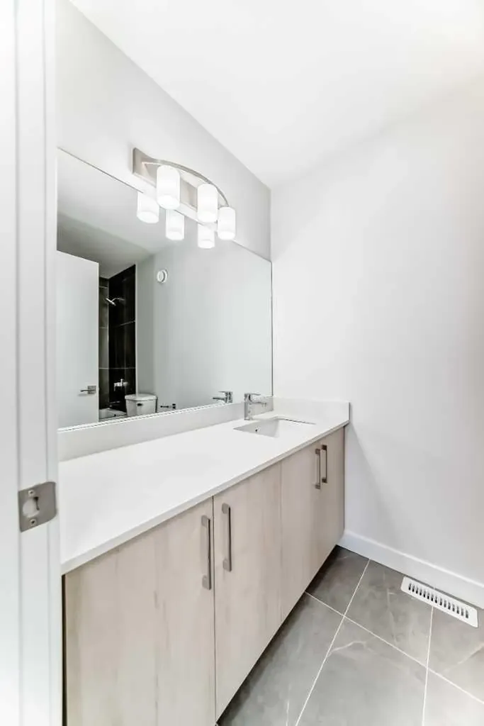 21 Cornergate Place NE Calgary AB T3N 2K5