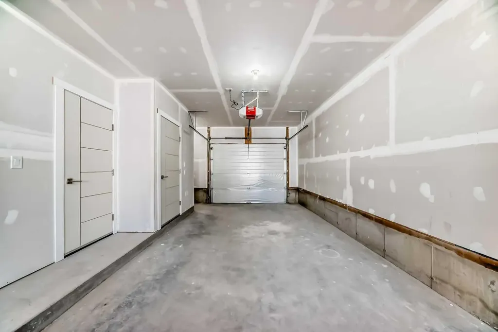 21 Cornergate Place NE Calgary AB T3N 2K5