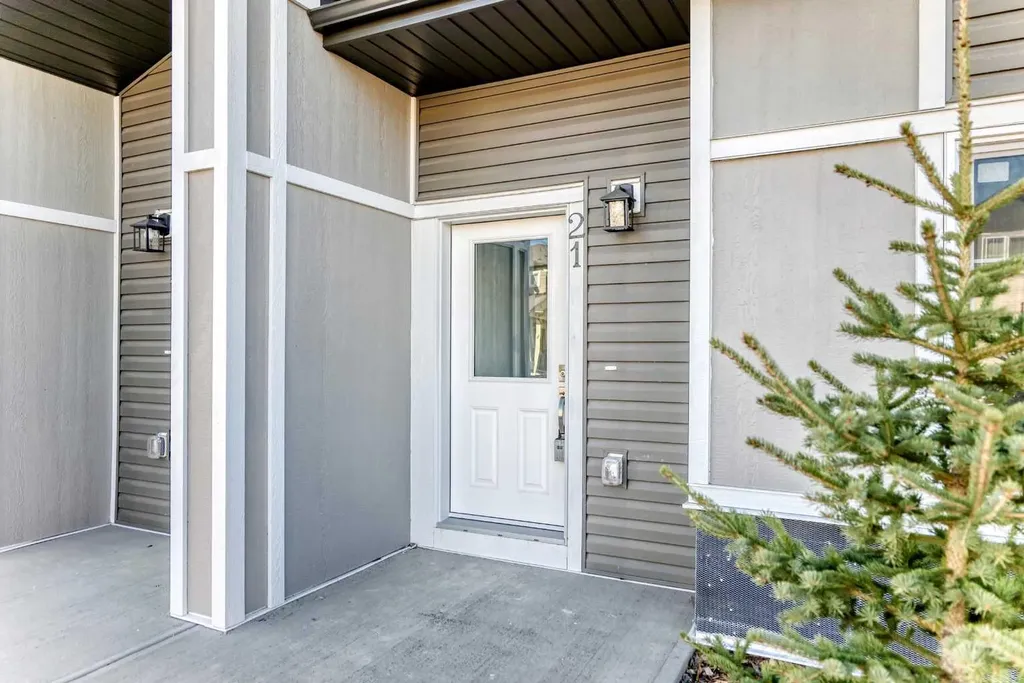21 Cornergate Place NE Calgary AB T3N 2K5