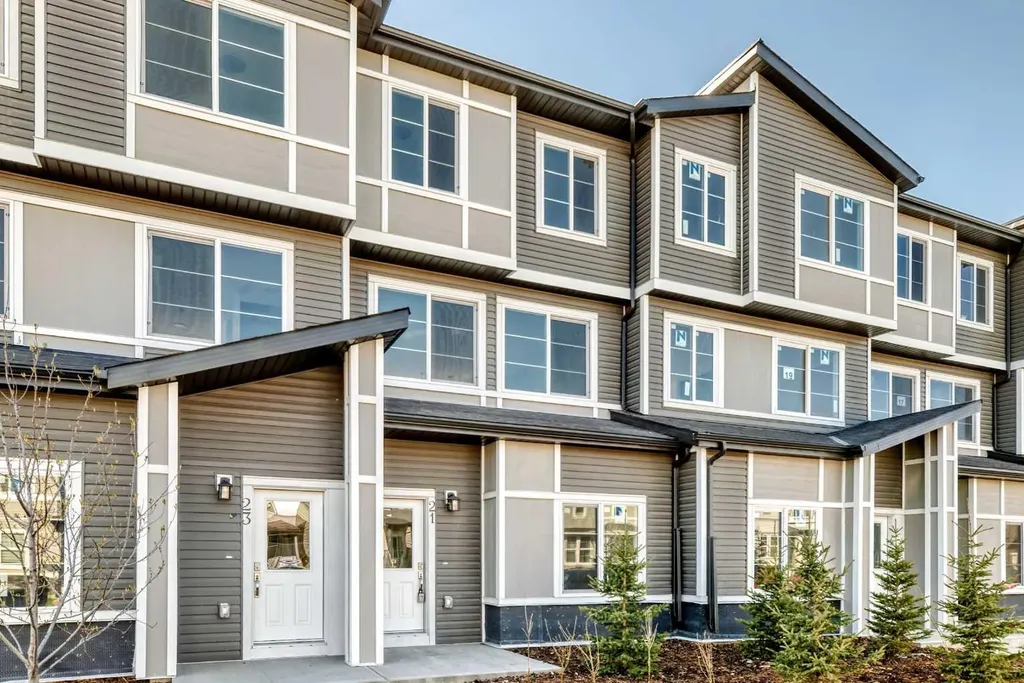 21 Cornergate Place NE Calgary AB T3N 2K5