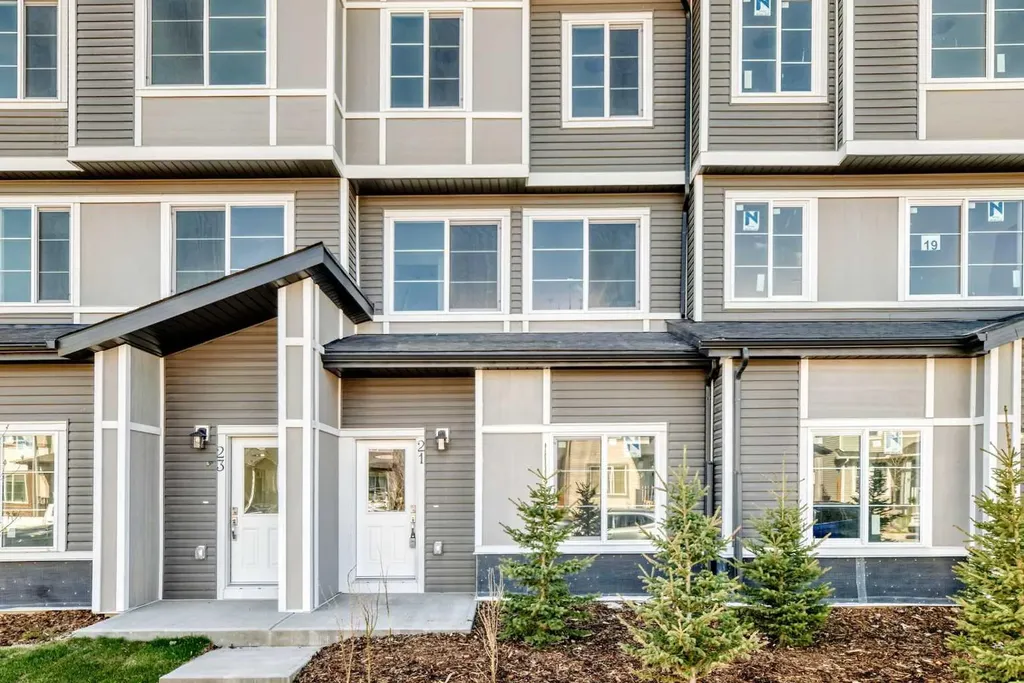21 Cornergate Place NE Calgary AB T3N 2K5