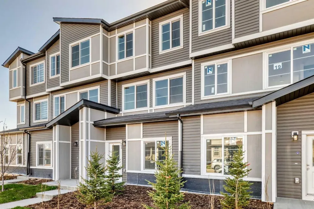 21 Cornergate Place NE Calgary AB T3N 2K5