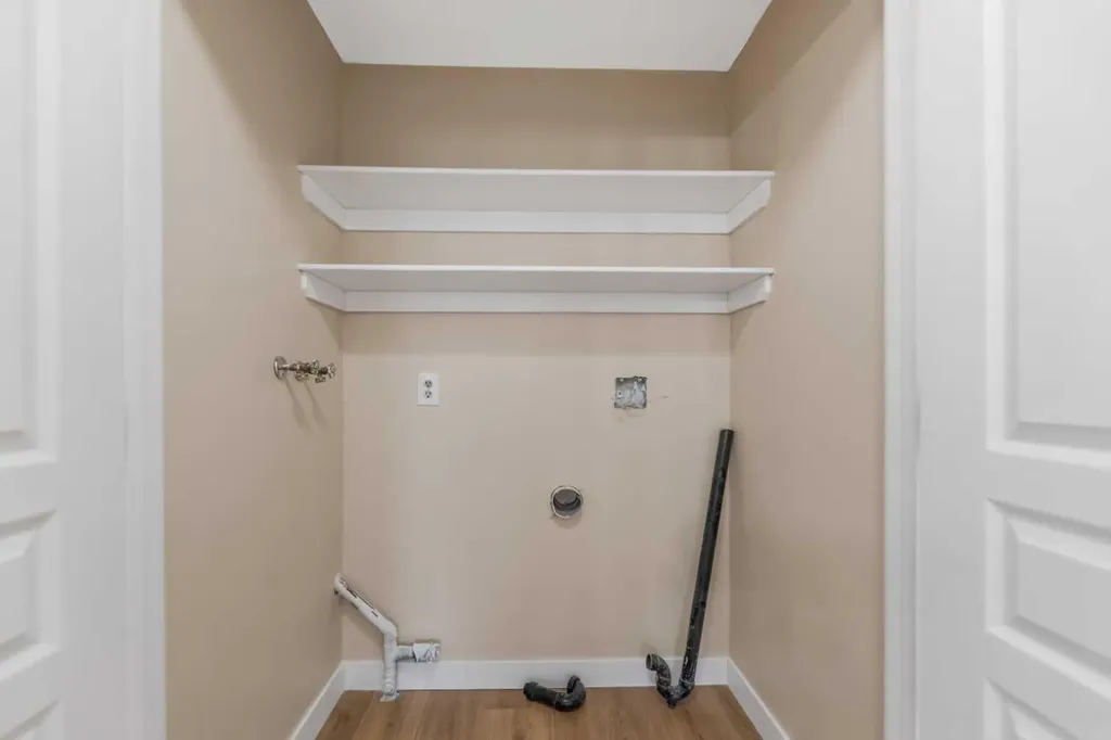 46 Glamis Green SW Calgary AB T2E 6S4