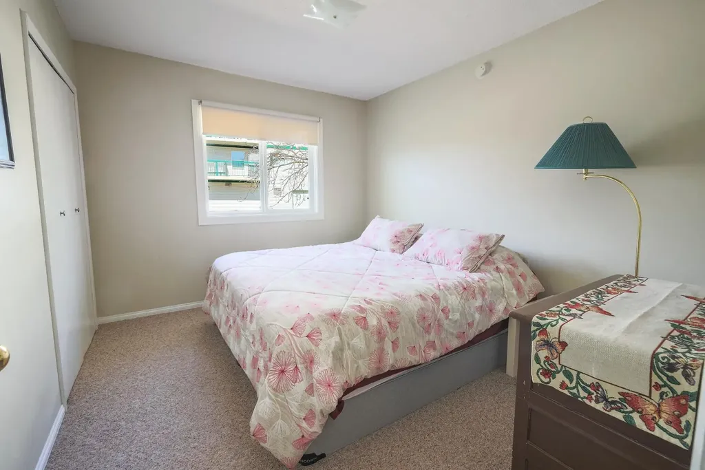 5424 51 Avenue Rocky Mountain House AB T4T 1E8