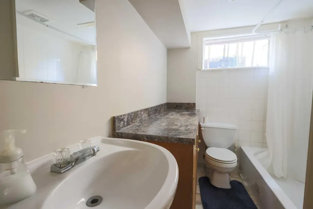 5424 51 Avenue Rocky Mountain House AB T4T 1E8