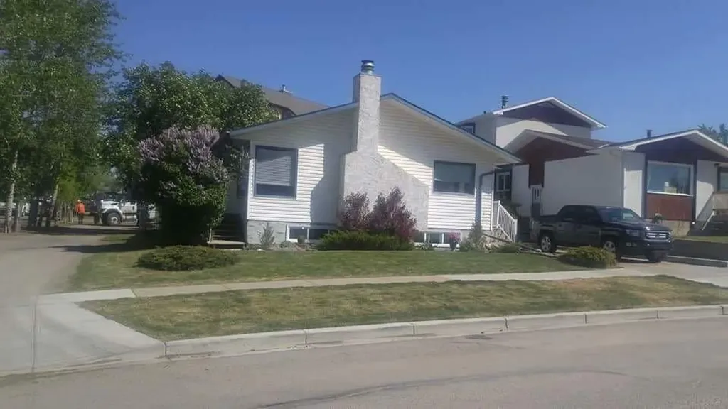 5424 51 Avenue Rocky Mountain House AB T4T 1E8