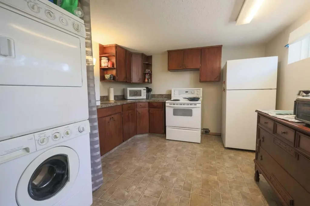 5424 51 Avenue Rocky Mountain House AB T4T 1E8