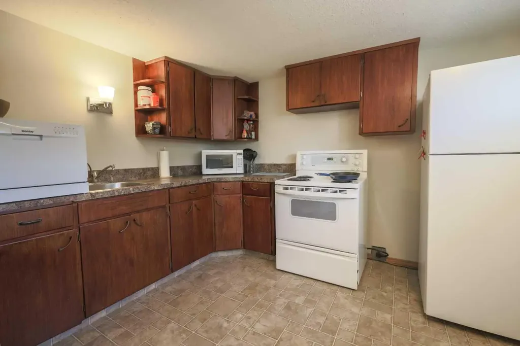 5424 51 Avenue Rocky Mountain House AB T4T 1E8