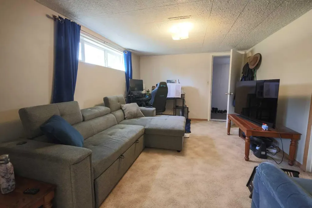5424 51 Avenue Rocky Mountain House AB T4T 1E8