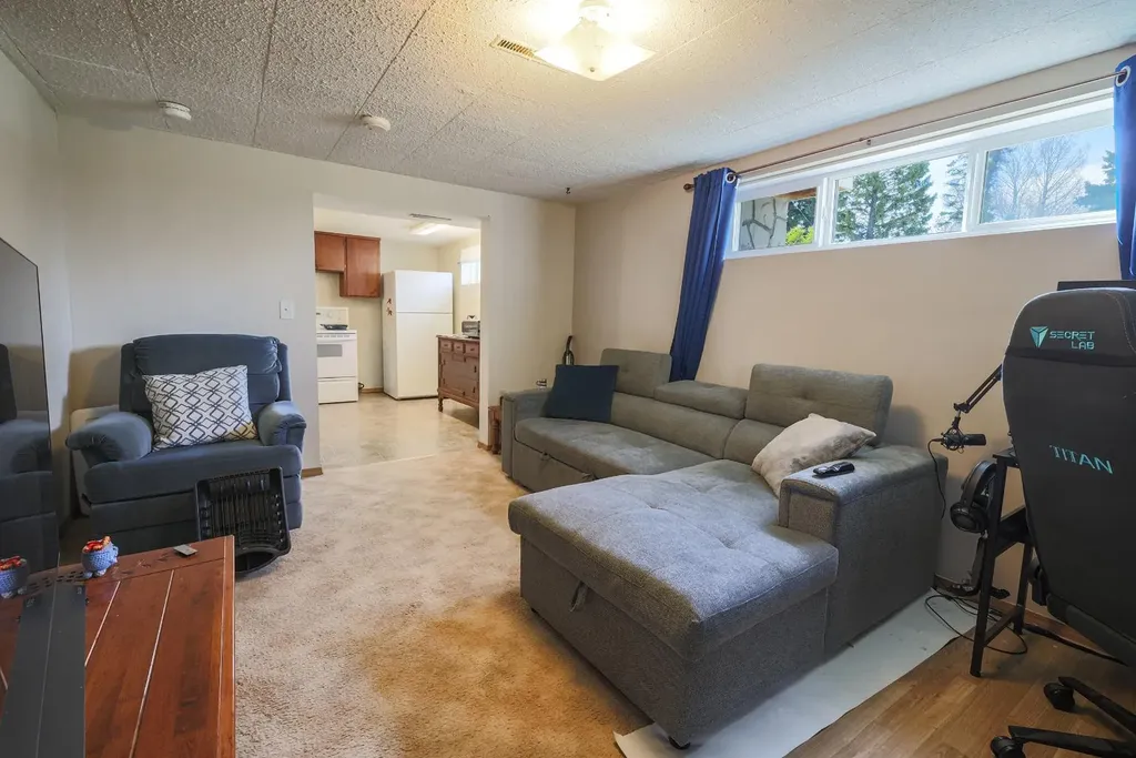 5424 51 Avenue Rocky Mountain House AB T4T 1E8