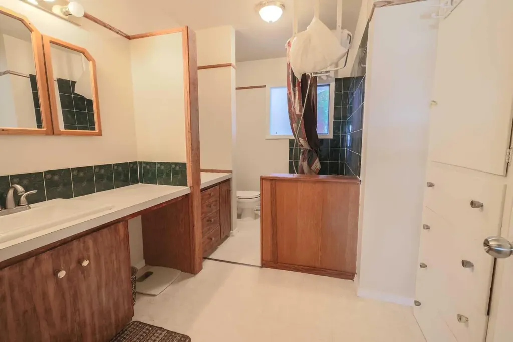 5424 51 Avenue Rocky Mountain House AB T4T 1E8