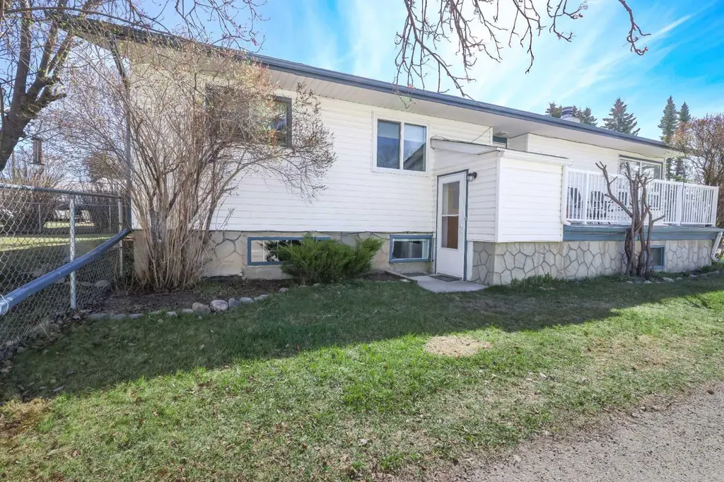 5424 51 Avenue Rocky Mountain House AB T4T 1E8