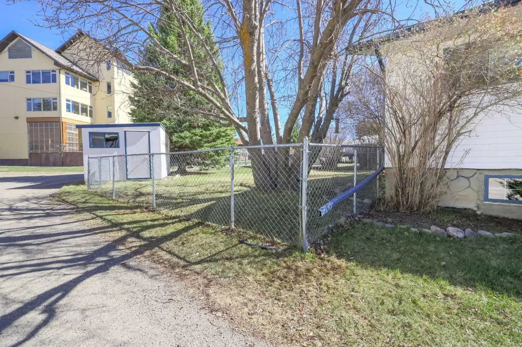 5424 51 Avenue Rocky Mountain House AB T4T 1E8