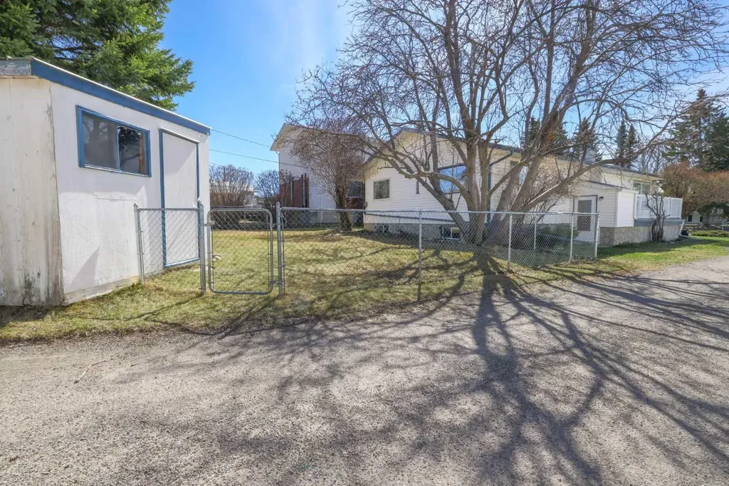 5424 51 Avenue Rocky Mountain House AB T4T 1E8