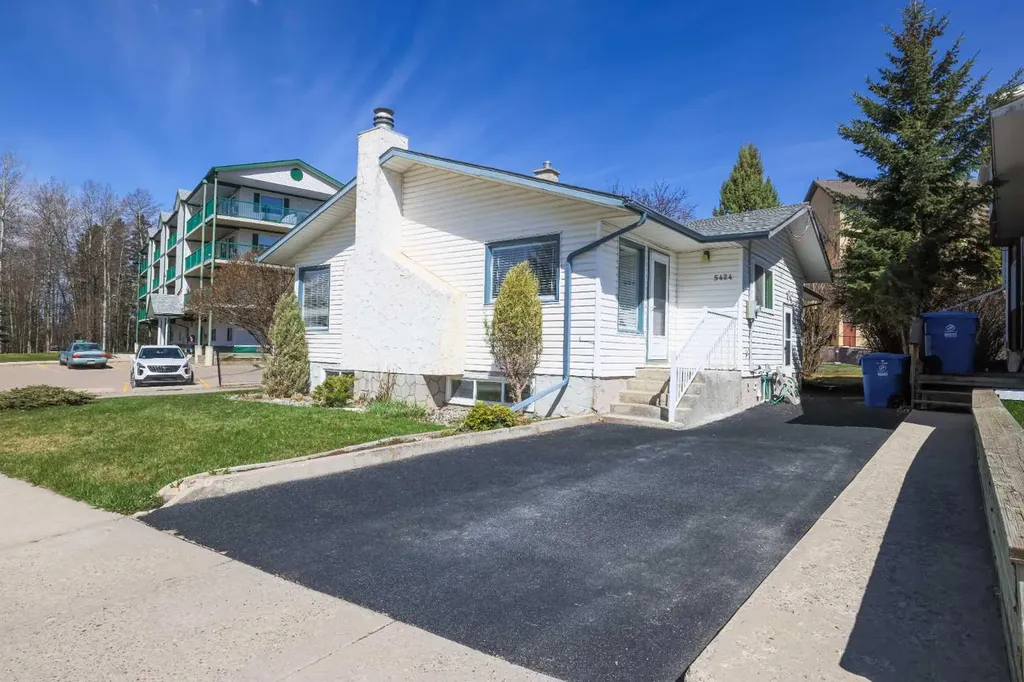 5424 51 Avenue Rocky Mountain House AB T4T 1E8