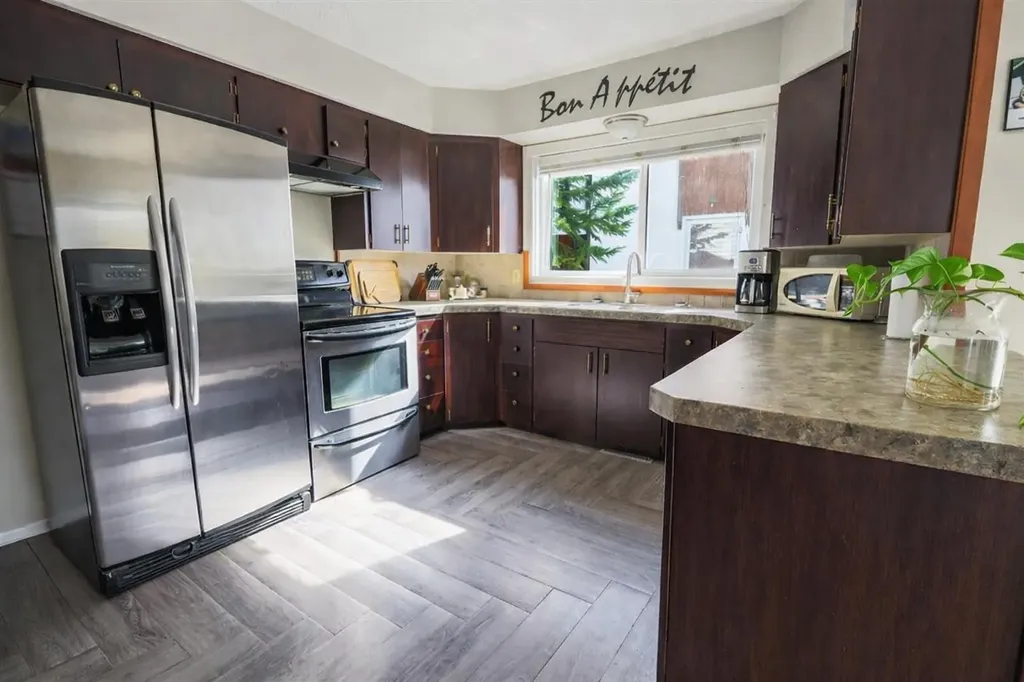 5424 51 Avenue Rocky Mountain House AB T4T 1E8