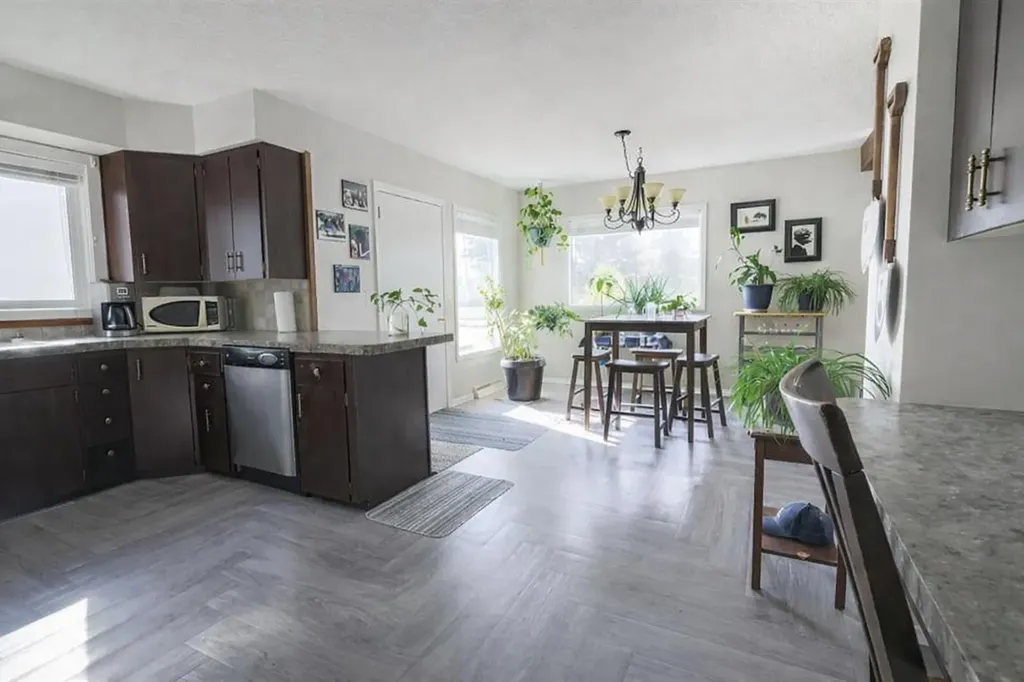 5424 51 Avenue Rocky Mountain House AB T4T 1E8