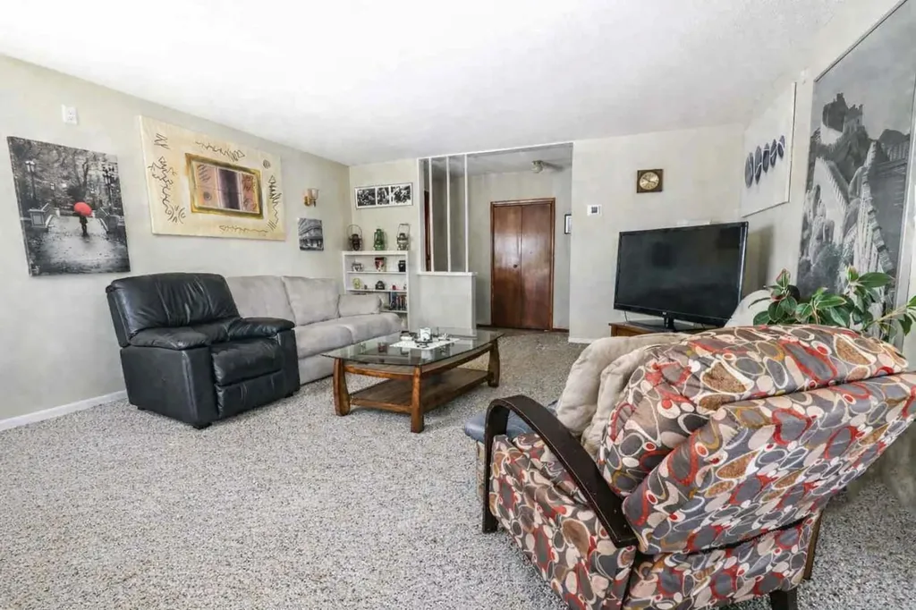5424 51 Avenue Rocky Mountain House AB T4T 1E8