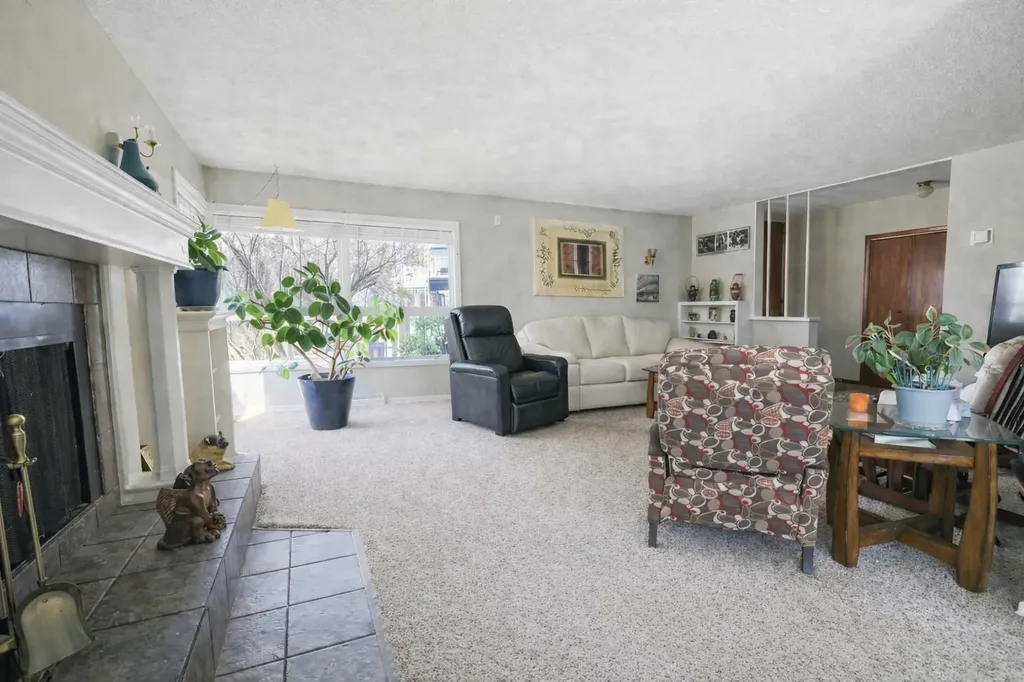 5424 51 Avenue Rocky Mountain House AB T4T 1E8