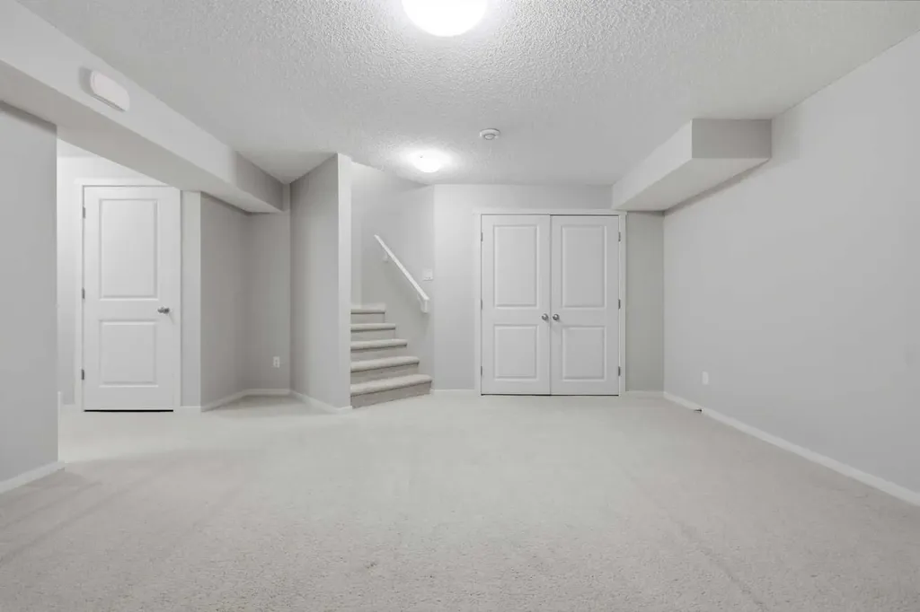 93 Sunvalley Road Cochrane AB T4C0X7