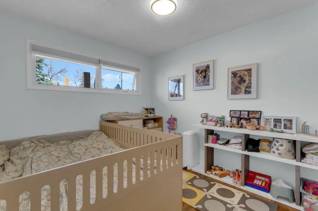 2728 45 Street SW Calgary AB T3E 3Y4
