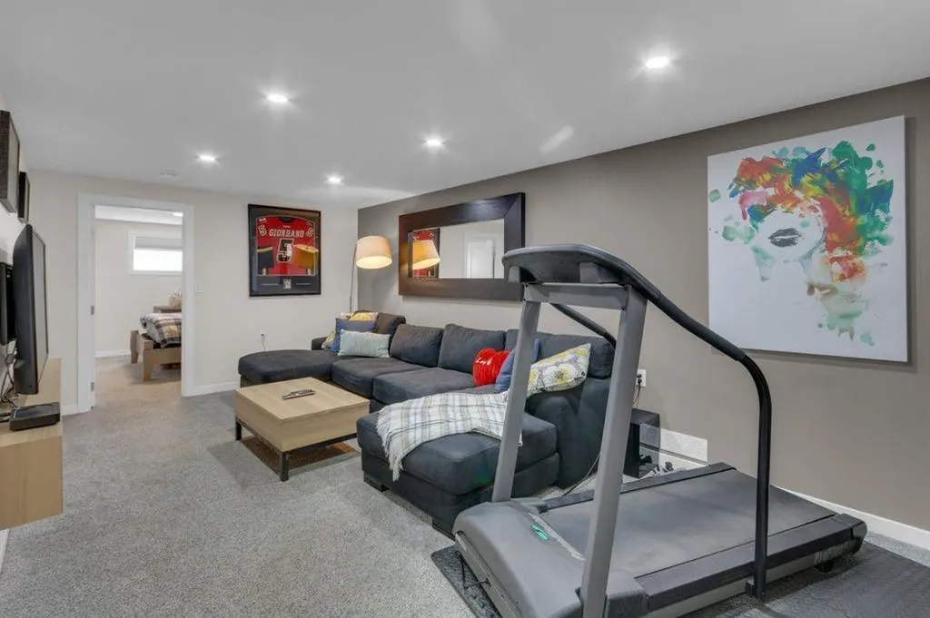 2728 45 Street SW Calgary AB T3E 3Y4