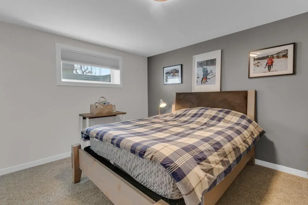 2728 45 Street SW Calgary AB T3E 3Y4