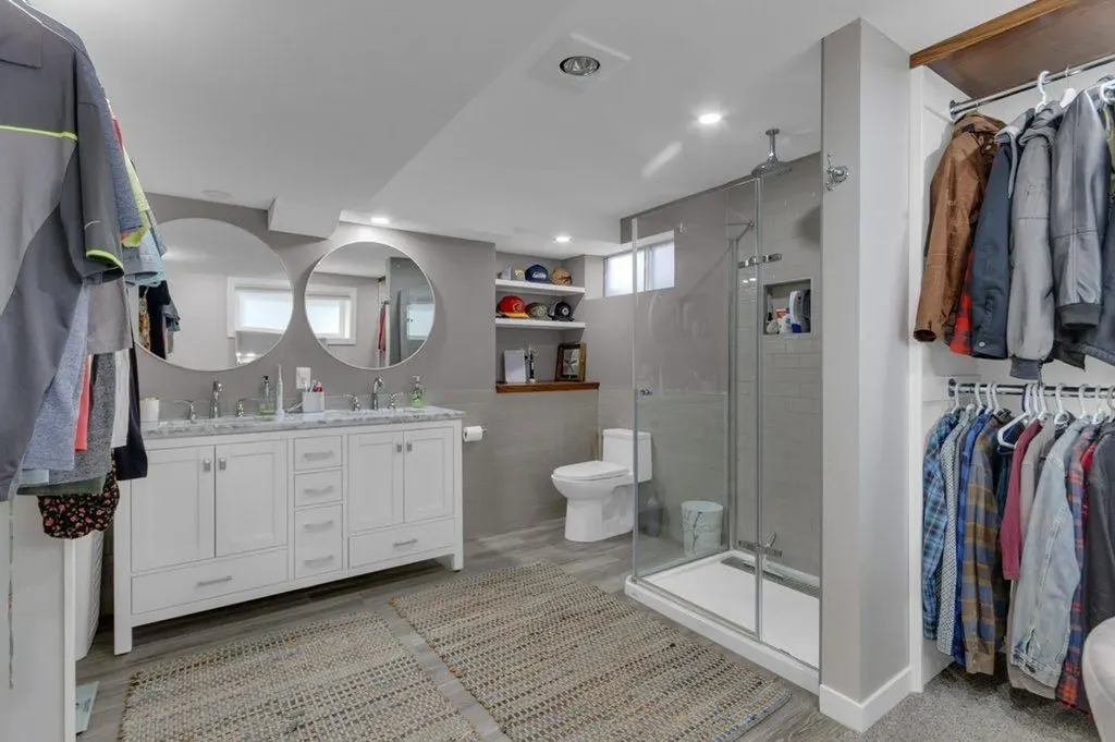 2728 45 Street SW Calgary AB T3E 3Y4